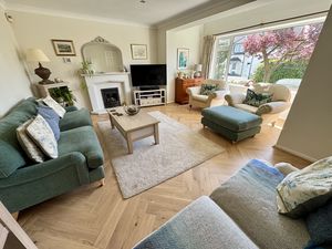 Lounge- click for photo gallery